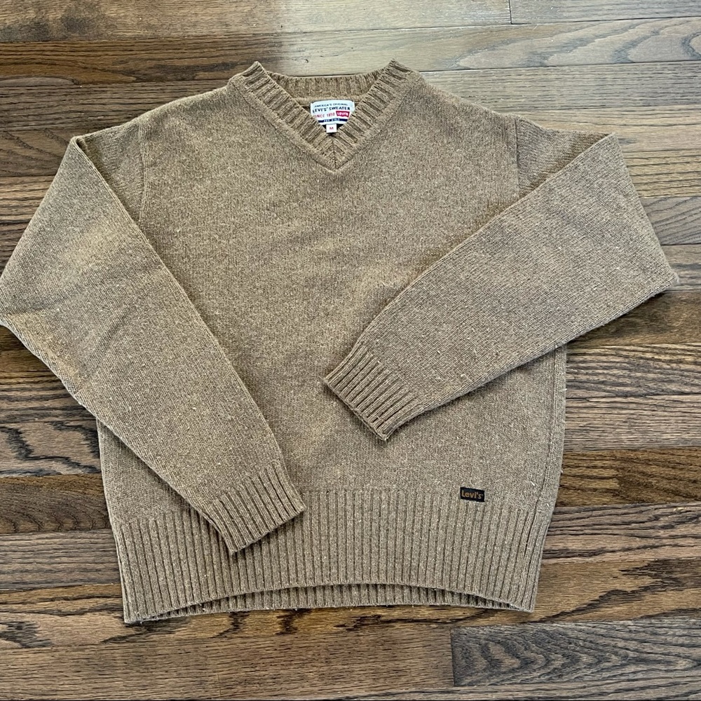 ♥️HP🔥Levi’s wool tan v-neck women jersey sz S